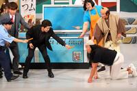 　コントに積極的に参加した上川隆也（中央）