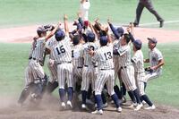 　１４年ぶり２度目の甲子園出場を決めた東大阪大柏原ナイン（撮影・中田匡峻）