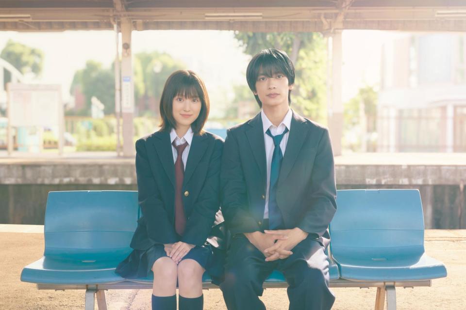 　共に主演となる福本莉子（左）と高橋恭平