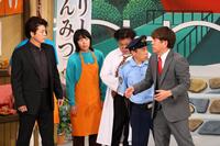 　コントで迫真の演技を見せる上川隆也（左）