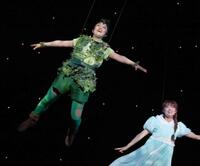 　宙を舞う山﨑玲奈（撮影・金田祐二）