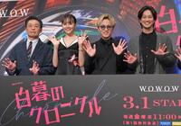 　そろって手を振る（左から）光石研、松井愛莉、神山智洋、竹財輝之助、中川和博監督＝２４年