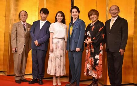 　取材会に出席した（左から）海原はるか、前田耕陽、有沙瞳、浜中文一、松本梨香、曽我廼家寛太郎