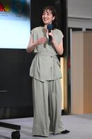 　ＮＨＫ「ＯＮＥ」サービス発表会見の司会を務めた鈴木奈穂子アナウンサー（撮影・堀内翔）　