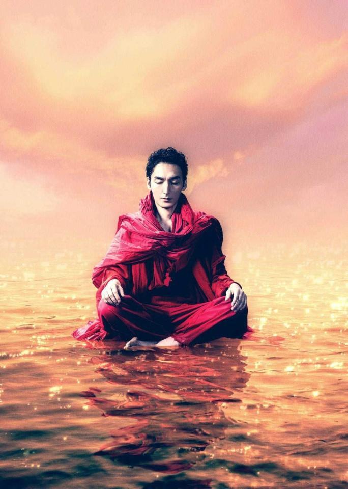 　舞台「シッダールタ」で主演を務める草彅剛