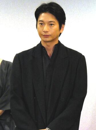　会見に登壇した向井理