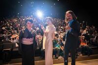 　急きょ舞台あいさつした永野芽郁（中央）ら　ⒸＣｈａｒｌｅｓ－Ａｎｔｏｉｎｅ　Ｍａｒｃｏｔｔｅ