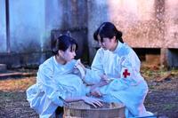 　看護学生を演じる菊池日菜子（左）　©２０２５「長崎－閃光の影で－」製作委員会