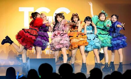 　会場を盛り上げるＣＡＮＤＹ　ＴＵＮＥ