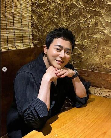 　韓国芸能プロダクション・ＪＡＭエンターテインメントの公式インスタグラム＠ｊａｍｅｎｔ＿ｏｆｆｉｃｉａｌより　俳優のチョ・ジョンソク