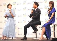 　軽快なトークを繰り広げる（左から）山本美月、東幹久、高岡早紀