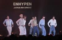 　ショーケースに登場したＥＮＨＹＰＥＮ（撮影・石井剣太郎）