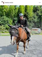 乗馬する武東賢杜のインスタグラム＠ｋｅｎｔｏ．ｍｕｔｏより