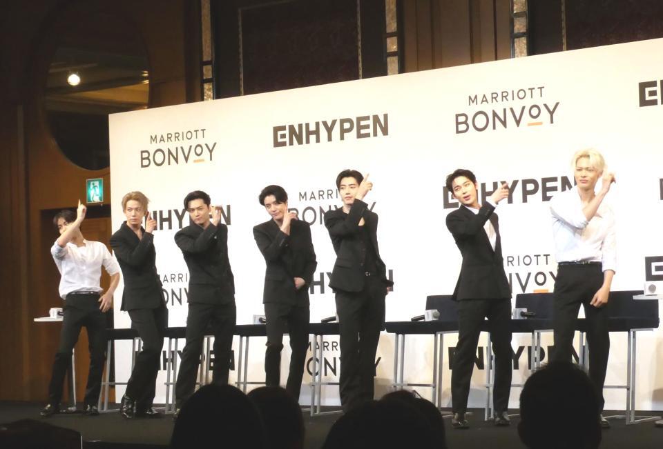 　ダンスを披露するＥＮＨＹＰＥＮ