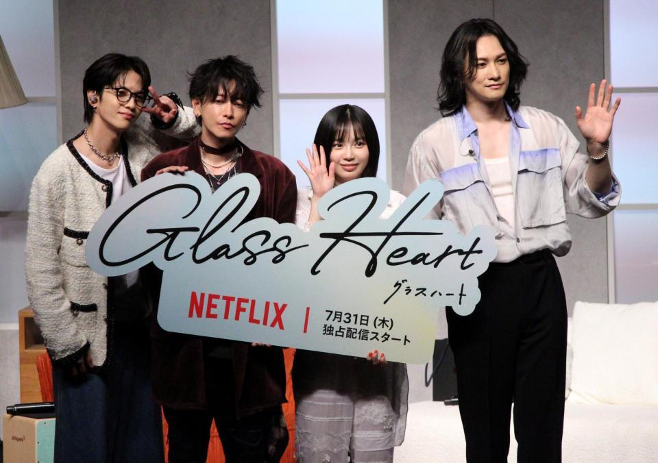 　Ｎｅｔｆｌｉｘシリーズ「グラスハート」世界最速試写会イベントに登壇した（左から）志尊淳、佐藤健、宮﨑優、町田啓太