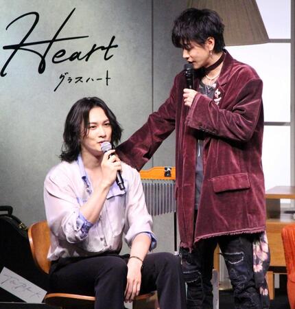 　トークで盛り上げた町田啓太（左）と佐藤健
