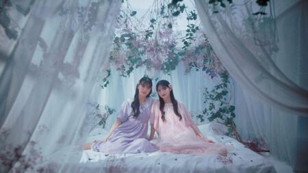 　「ポケコロツイン」新ＣＭに出演した坂井仁香（左）と菅田愛貴