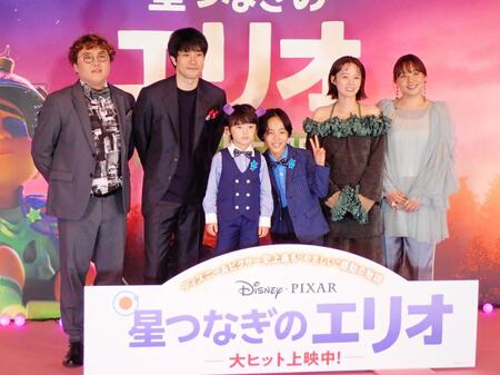 　「星つなぎのエリオ」の初日舞台あいさつを行った（左から）マユリカ中谷、松山ケンイチ、佐藤大空、川原瑛都、清野菜名、野呂佳代