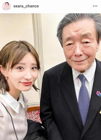 　日中友好協会の新年会で自民・森山幹事長と。光上せあらのインスタグラム＠ｓｅａｒａ＿ｃｈａｎｃｅ（２月５日付）より