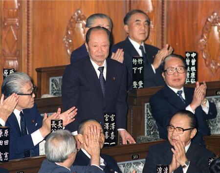 　１９９１年１１月、衆院本会議で首相に指名された宮沢喜一自民党総裁