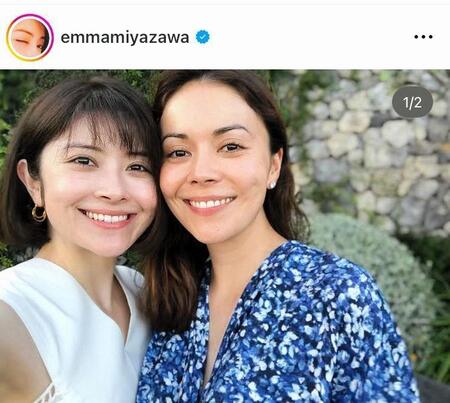 　姉妹で。宮澤エマのインスタグラム＠ｅｍｍａｍｉｙａｚａｗａ（２０年８月５日付）より
