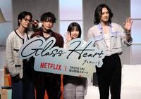 　Ｎｅｔｆｌｉｘシリーズ「グラスハート」世界最速試写会イベントに登壇した（左から）志尊淳、佐藤健、宮﨑優、町田啓太