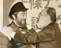 　上條恒彦さん（左）と森繁久彌さん＝撮影年月日不明