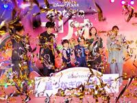 　「星つなぎのエリオ」の初日舞台あいさつを行った（左から）マユリカ中谷、松山ケンイチ、佐藤大空、川原瑛都、清野菜名、野呂佳代