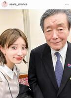 　日中友好協会の新年会で自民・森山幹事長と。光上せあらのインスタグラム＠ｓｅａｒａ＿ｃｈａｎｃｅ（２月５日付）より