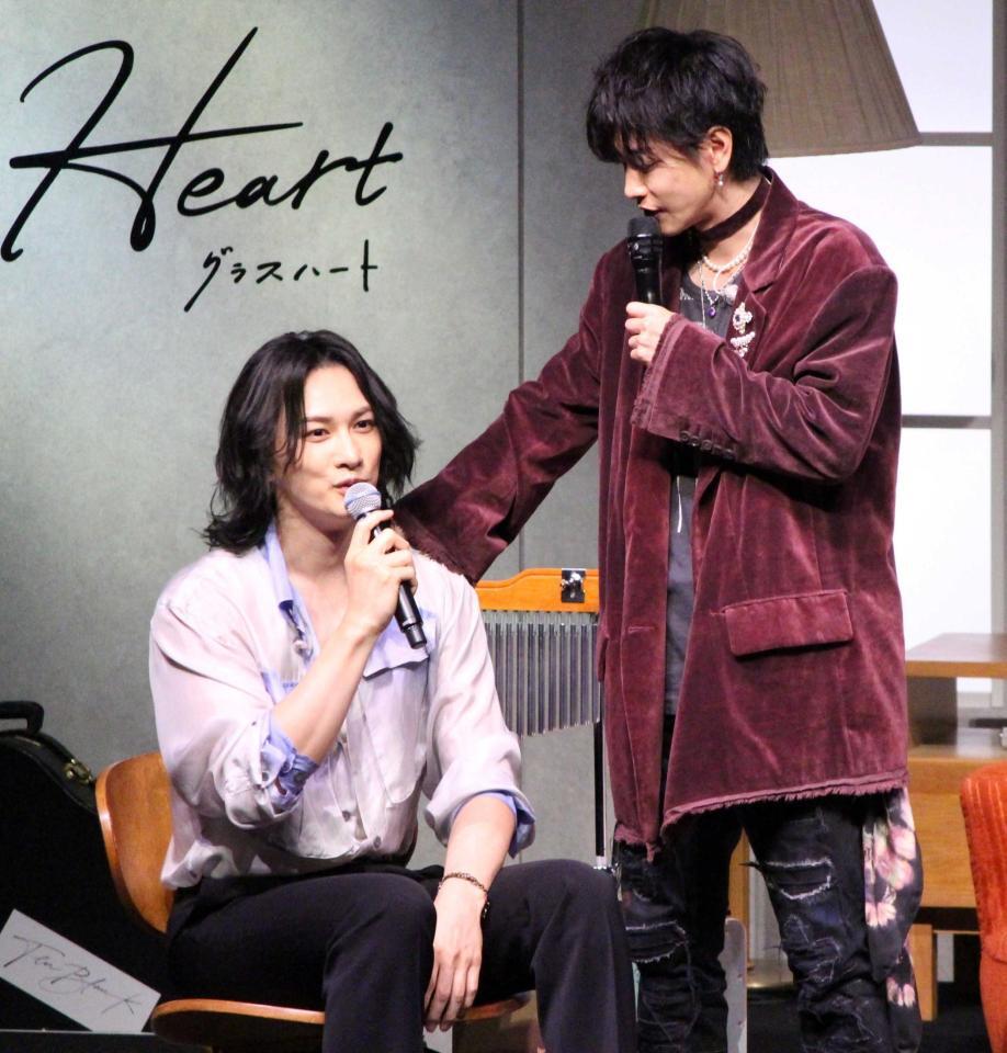 　トークで盛り上げた町田啓太（左）と佐藤健