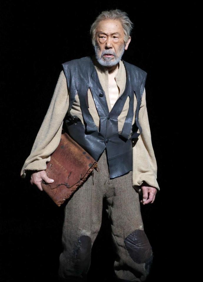 　「ラ・マンチャの男」で熱演する上條恒彦さん＝２３年（東宝演劇部提供）