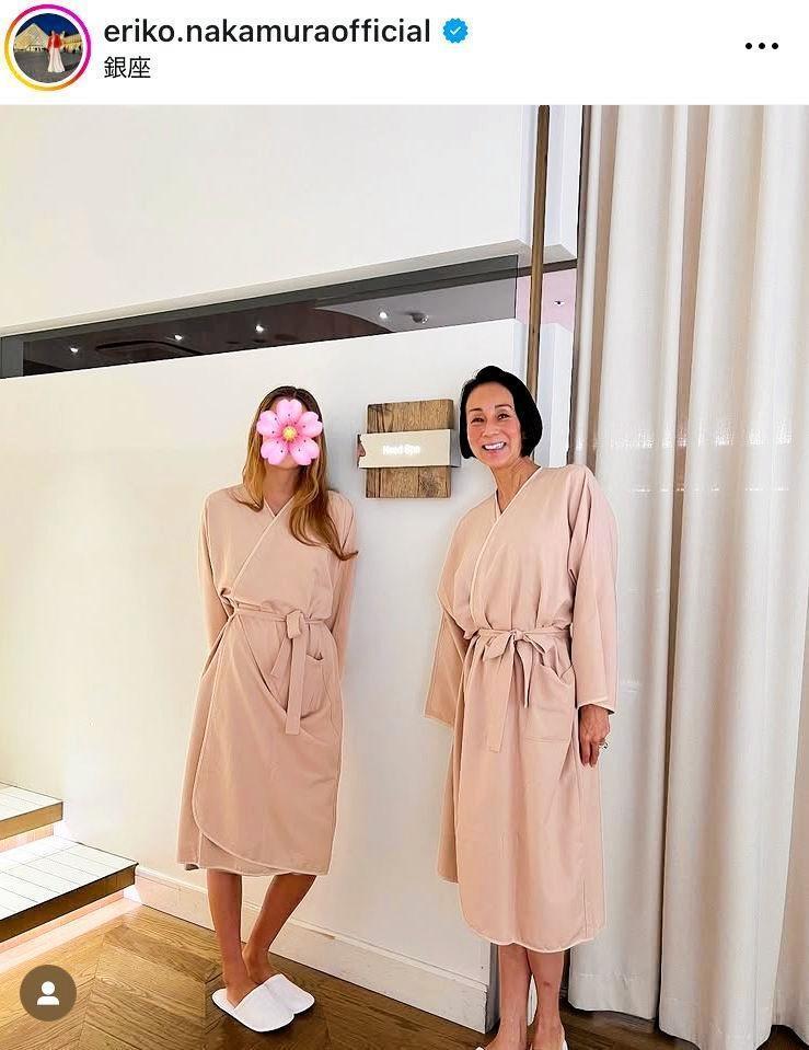 　東京で。中村江里子のインスタグラム＠ｅｒｉｋｏ．ｎａｋａｍｕｒａｏｆｆｉｃｉａｌ（７月２３日付）より 