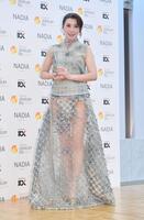 　シースルー衣装でポーズをとる仲里依紗（撮影・開出牧）