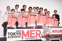 　初日舞台挨拶に登場した（前列左から）生見愛瑠、高杉真宙、江口洋介、鈴木亮平、菜々緒、宮澤エマ（後列左から）フォンチー、佐野勇斗、小手伸也、中条あやみ、賀来賢人、石田ゆり子、松木彩監督（撮影・石井剣太郎）