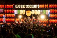 　アイドルグループ・ＢＥＹＯＯＯＯＯＮＤＳとコラボしたＤＪ　ＫＯＯ