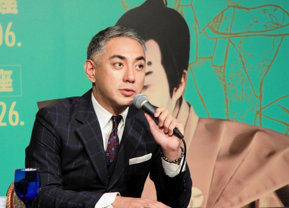 　質問に答える市川團十郎