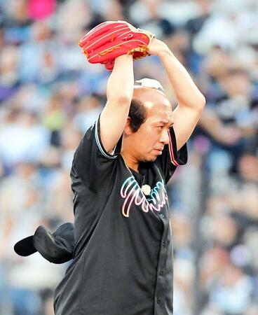 　さすがｗ爆笑始球式の大悟＝ＺＯＺＯマリンスタジアム、２０２３年撮影