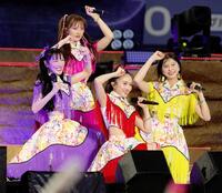　パフォーマンスするももいろクローバーＺの（左から）高城れに、佐々木彩夏、百田夏菜子、玉井詩織（Ｃ）キングレコード