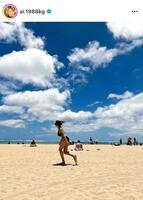 小麦色に日焼けした加護ちゃんビキニショット。インスタグラム＠ａｉ．１９８８ｋｇ より