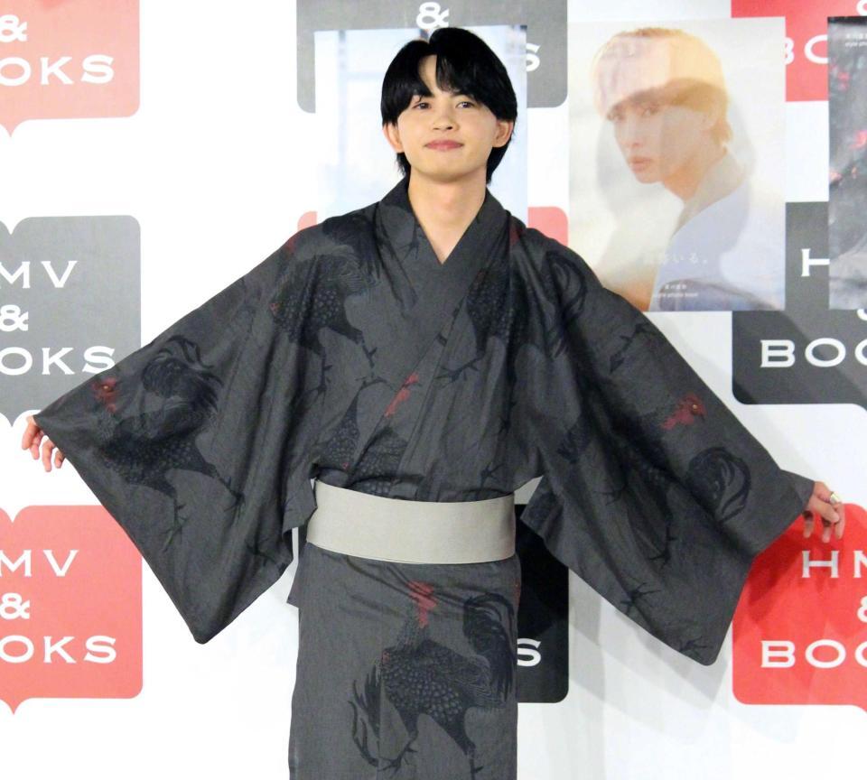 　浴衣姿で登場した草川直弥