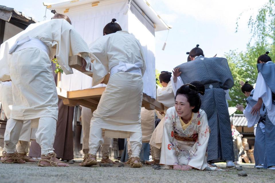 　思いを寄せる田沼意知（宮沢氷魚）の死を知り悲しみに暮れる誰袖を熱演する福原遥