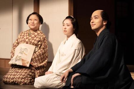 　誰袖を熱演する福原遥（中央）　大河ドラマ「べらぼう～蔦重栄華乃夢噺～」より