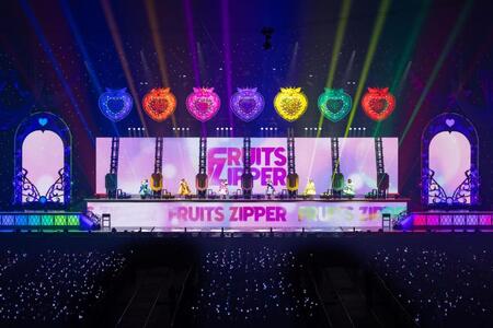 　ライブを行うＦＲＵＩＴＳ　ＺＩＰＰＥＲ（提供：ヨシモリユウナ）