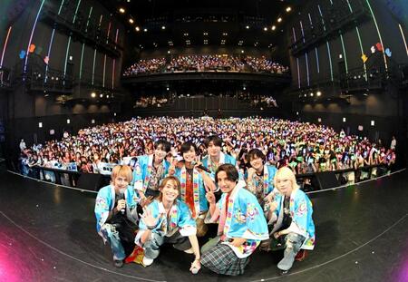 　「ばんざいとなつやすみ」の公演を行ったＢ＆ＺＡＩ（前列左から）矢花黎、橋本涼、鈴木悠仁、今野大輝、（後列左から）川﨑星輝、菅田琳寧、本高克樹、稲葉通陽