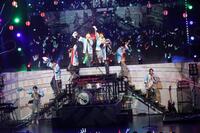 　「ばんざいとなつやすみ」でパフォーマンスを行うＢ＆ＺＡＩ