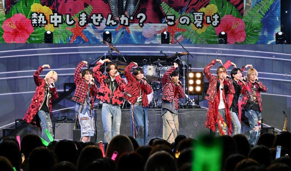　「ばんざいとなつやすみ」でパフォーマンスを行うＢ＆ＺＡＩ