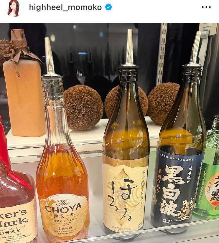 　ロケバス車内。モモコのインスタグラム＠ｈｉｇｈｈｅｅｌ＿ｍｏｍｏｋｏより