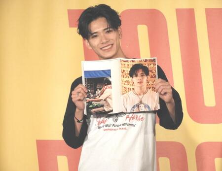 小波津志 バンコク フォトブースフォト PSYCHICFEVER PSYCHIC FEVER小波津志、救急病院後にタイでライブの過去告白