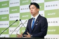 　閣議後、記者会見する小泉農相