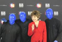 　「ブルーマングループ２０２５新宿公演」にゲスト観客として登場した小林幸子